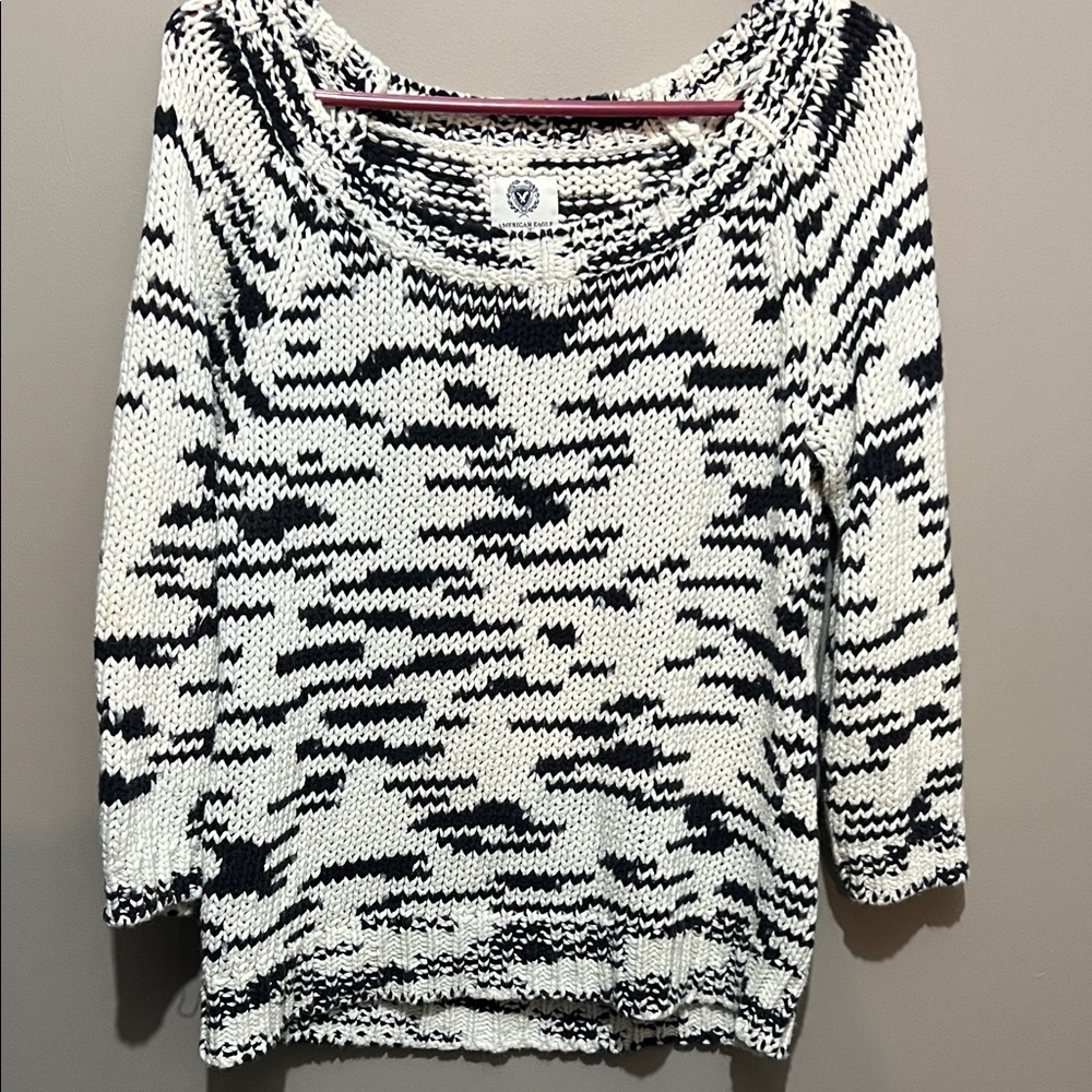 (3 for $35) American Eagle Outfitters Black and Cream 3/4 Sleeve Sweater